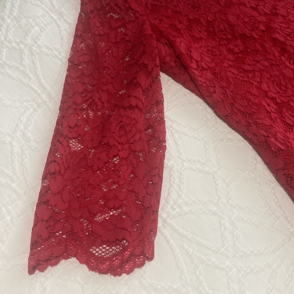 Red lace dress - Picture 6 of 6
